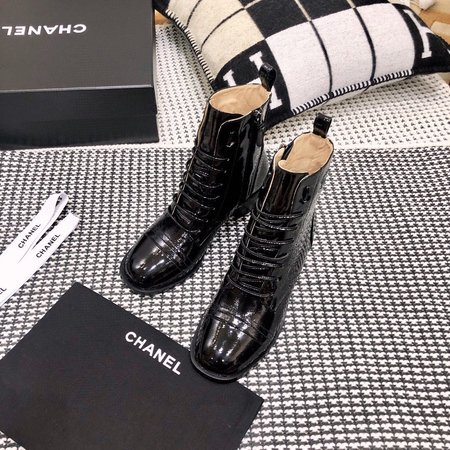 Chanel Short boots cowhide / sheepskin / patent leather, embroidered CC logo, inner sheepskin heel height: 4.5cm