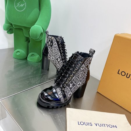 Louis Vuitton High heel boots cowhide patent leather heel height: 9cm