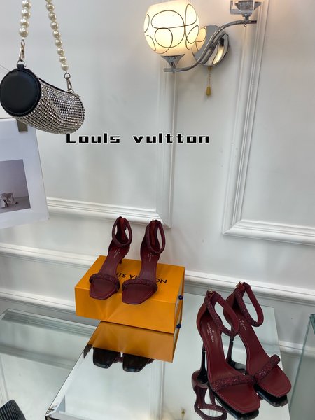 Louis Vuitton Elegant ankle boots with sheepskin insole