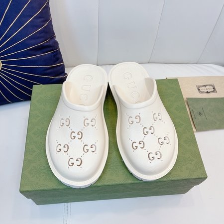 Gucci women s flat shoes