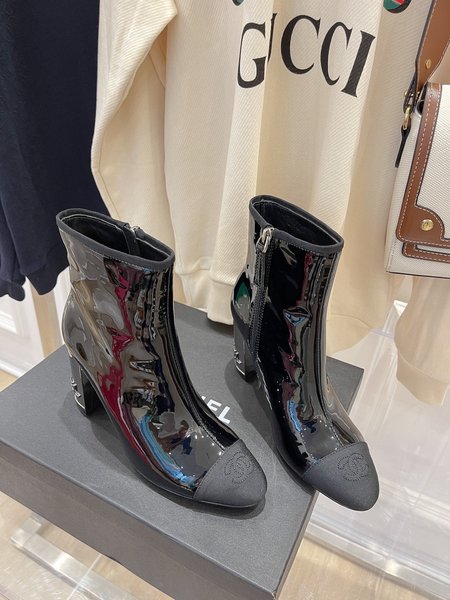 Chanel Classic patent leather short boots with 8.5cm high heel