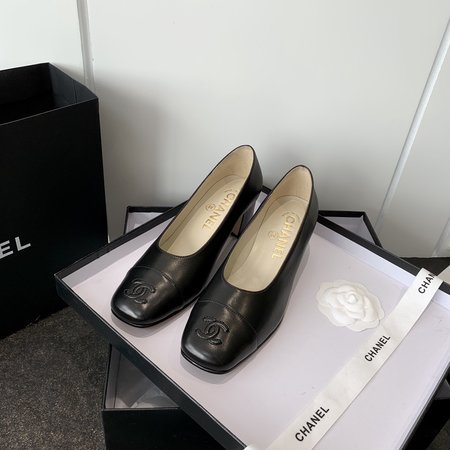 Chanel Vintage CC Logo women s heel height 6.5cm