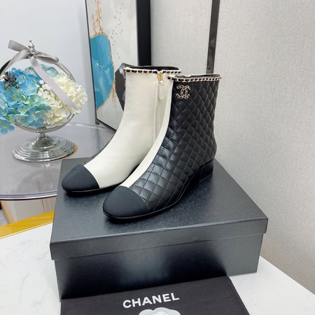 Chanel Chain rhomboid thick heel boots in lambskin