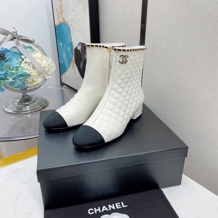 Chanel Chain rhomboid thick heel boots in lambskin