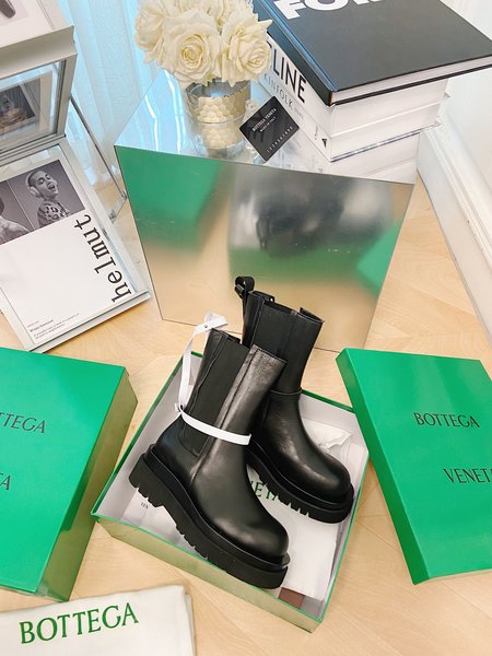 Bottega Round toe boots in grained calfskin