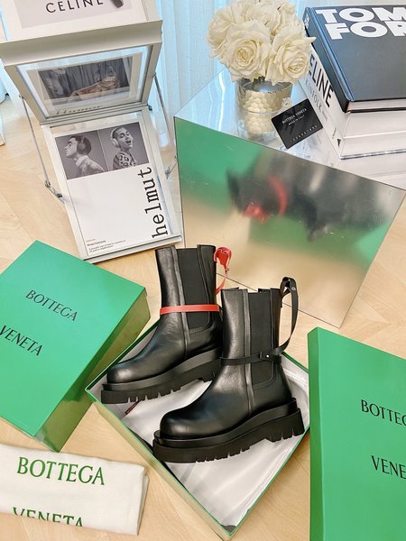 Bottega Round toe boots in grained calfskin