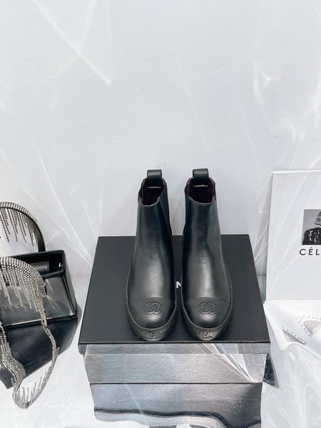 Chanel Chelsea small leather boots calfskin material