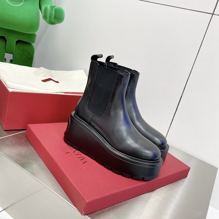 Valentino Garavani calfskin big logo and short boots