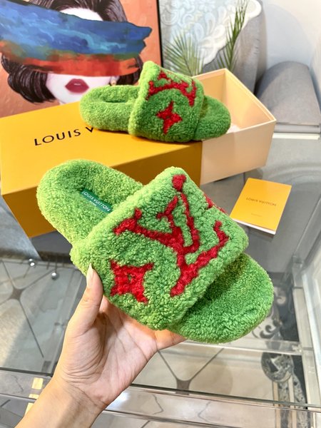 Louis Vuitton Furry slippers wool