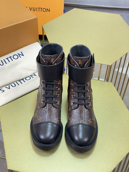 Louis Vuitton Martin boots calfskin lining cowhide