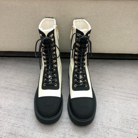 Chanel Embroidered logo women s short boots, thick-soled lace-up round toe Martin boots, patent leather heel height: 4.5cm