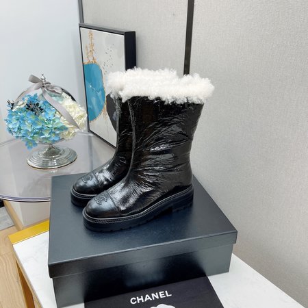 Chanel Snow boots patent leather lining wool