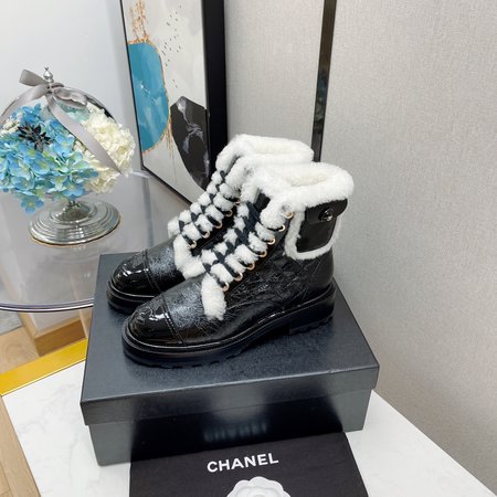 Chanel Lace-up ankle boots, classic rhombus and side pockets, CC embroidered logo, lamb hair inside