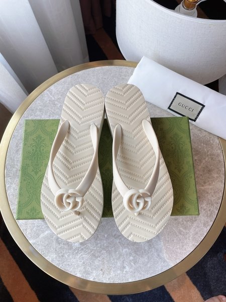 Gucci Double G logo slippers