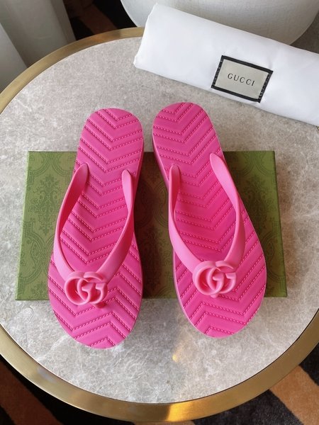 Gucci Double G logo slippers