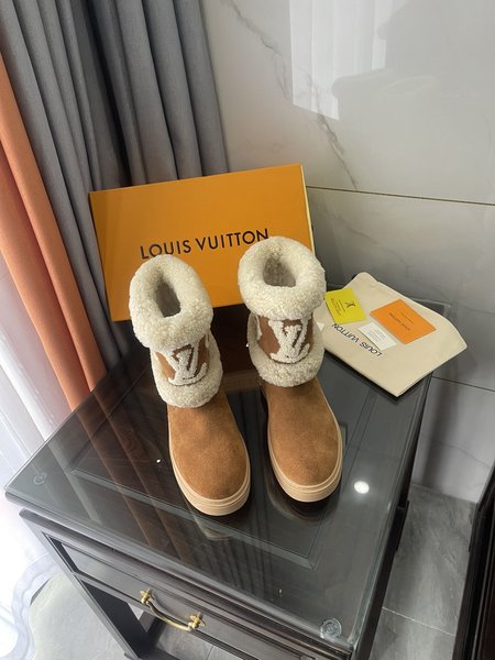 Louis Vuitton Short boots lambswool big logo