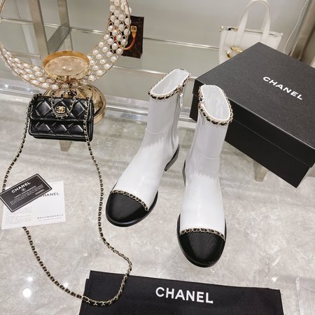 Chanel Chain thick heel boots in sheepskin