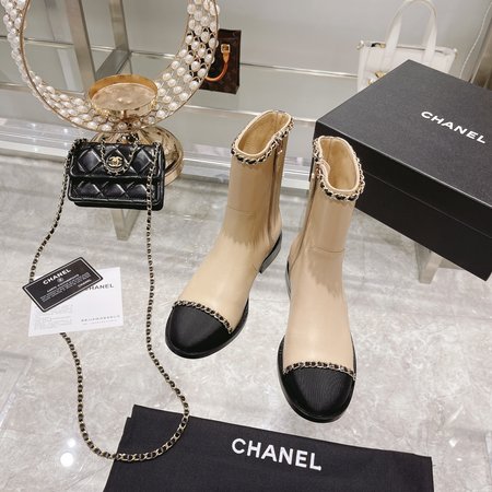 Chanel Chain thick heel boots in sheepskin