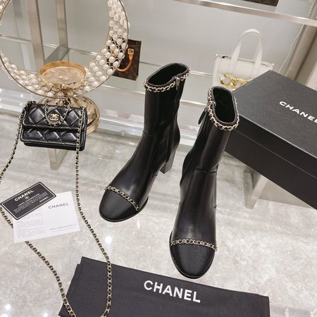 Chanel Chain thick heel boots in sheepskin