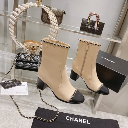 Chanel Chain thick heel boots in sheepskin