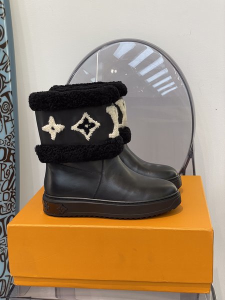 Louis Vuitton Snow boots fur