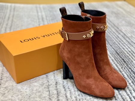 Louis Vuitton Classic women s boots cowhide lining and lambskin heel height: 9.5cm