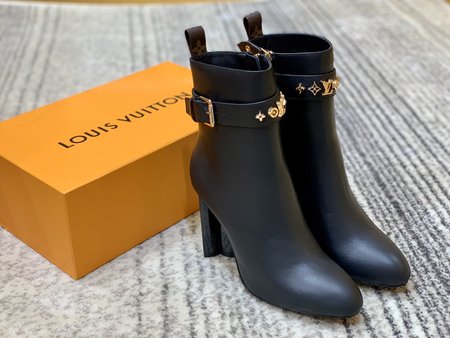 Louis Vuitton Classic women s boots cowhide lining and lambskin heel height: 9.5cm