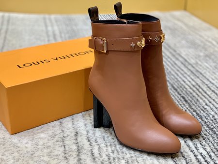 Louis Vuitton Classic women s boots cowhide lining and lambskin heel height: 9.5cm