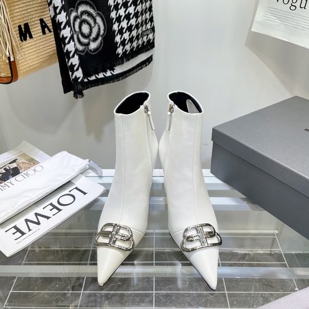 Balenciaga Pointed high-heeled short boots, sheepskin inner lining, sheepskin heel height 8.5cm