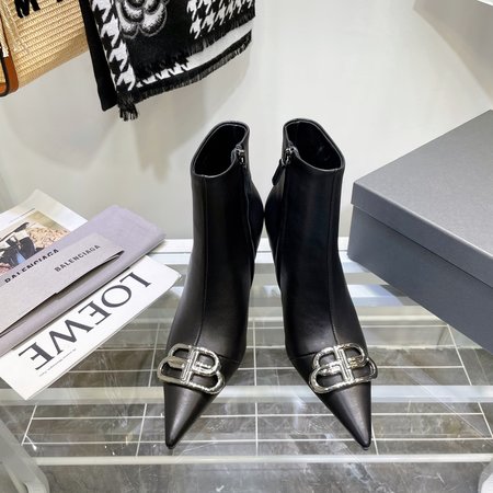 Balenciaga Pointed high-heeled short boots, sheepskin inner lining, sheepskin heel height 8.5cm