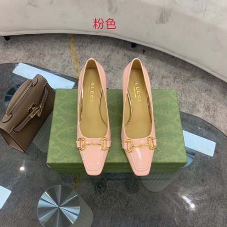 Gucci Square head horseshoe buckle design women s shoes patent leather inner lining sheepskin heel height 6.5cm