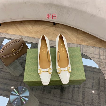 Gucci Square head horseshoe buckle design women s shoes patent leather inner lining sheepskin heel height 6.5cm