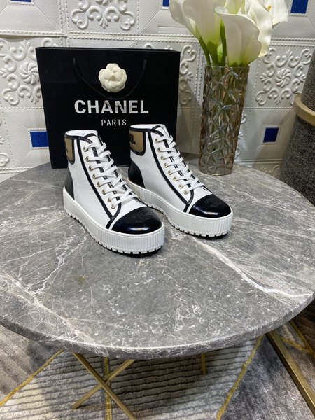 Chanel Advanced sports system with multiple textures