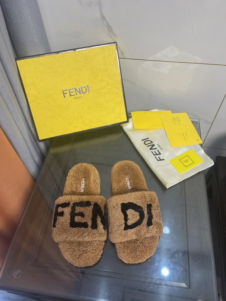 Fendi Furry slippers leather lamb wool