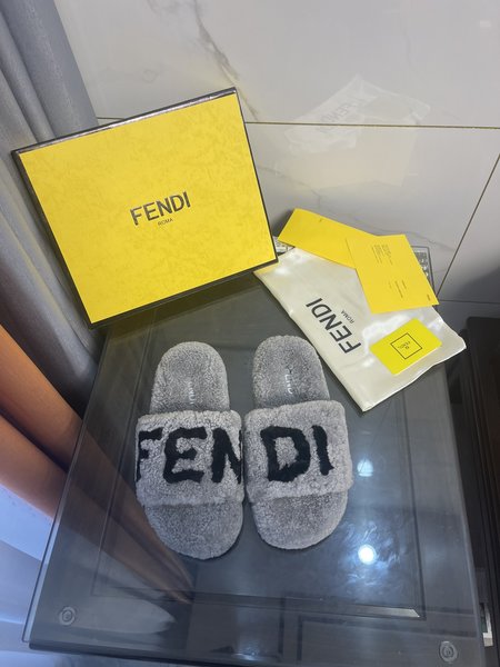 Fendi Furry slippers leather lamb wool