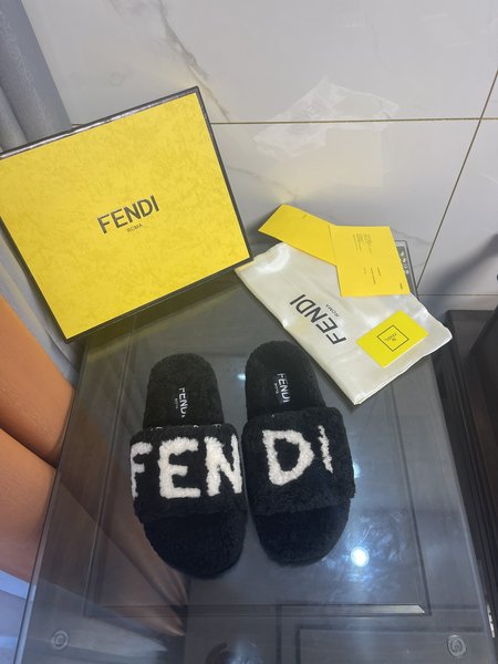 Fendi Furry slippers leather lamb wool