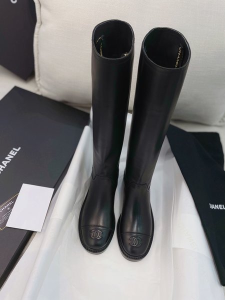 Chanel Knight s high boots in leather with CC logo