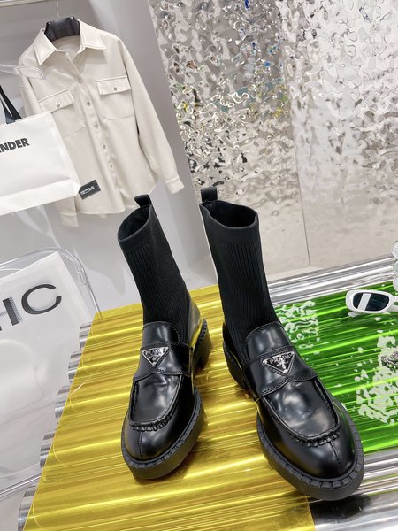 Prada socks shoes show temperament