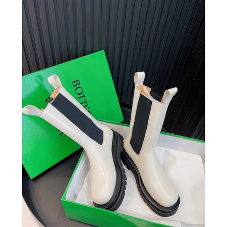 Bottega White boots cowhide material