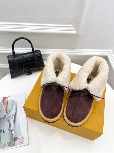 Louis Vuitton wool snow boots