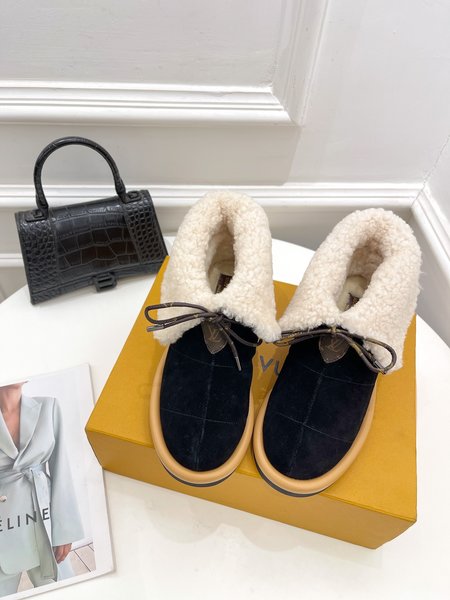 Louis Vuitton wool snow boots