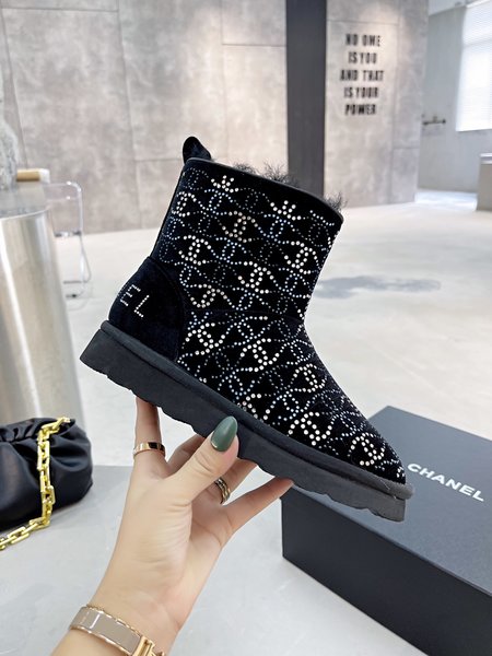 Chanel Diamond snow boots