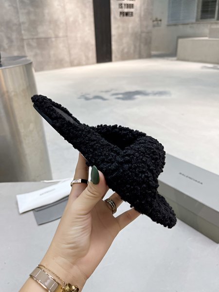 Balenciaga Furry slippers woven sheep curls