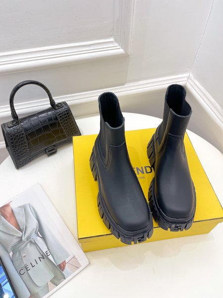 Fendi simple martin boots