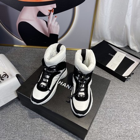 Chanel multipurpose ski boots