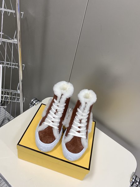 Fendi skateboard shoes