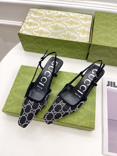 Gucci Retro breathable hot diamond sandals