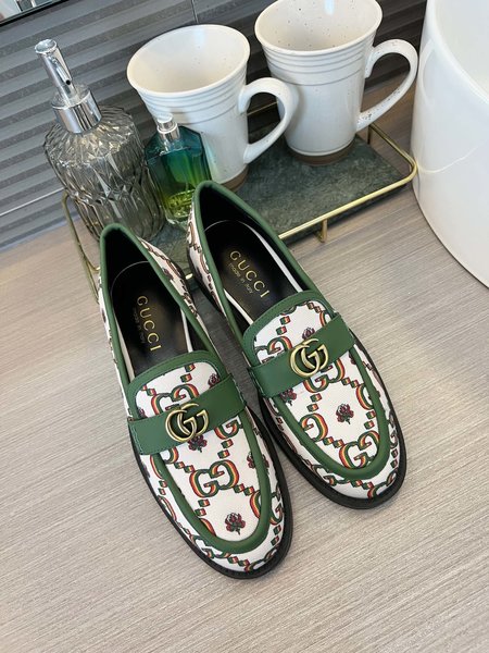 Gucci leather casual shoes
