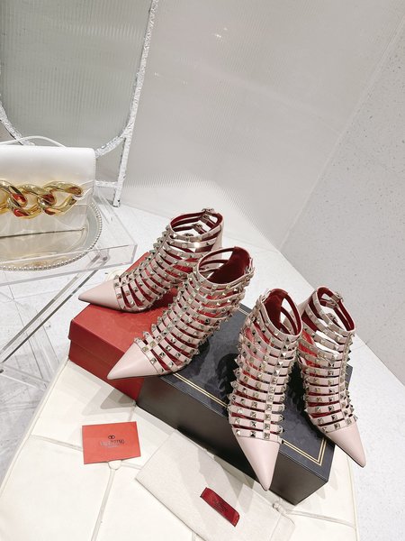 Valentino Elegant replica of rivet sandals and slippers