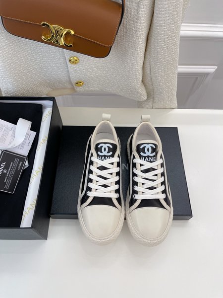 Chanel Rhombus small white shoes